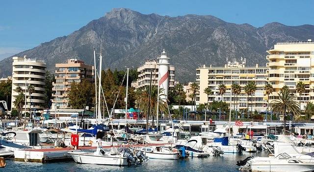 Marbella utsikt över marina och berg